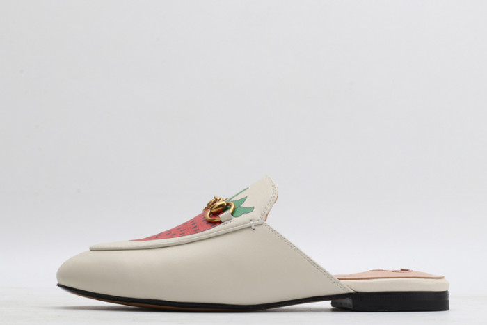 guc loafer