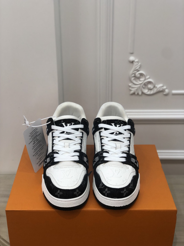 2022 l**is V*t*n lv trainer 2525